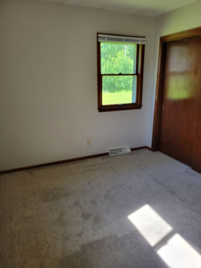 Building Photo - 2 Bedroom Duplex