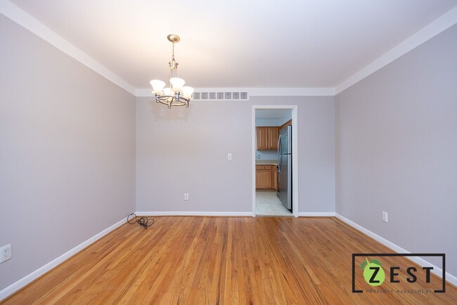 Building Photo - 415 N Fox Hills Dr