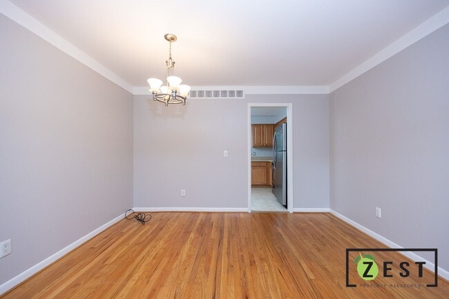 Building Photo - Beautiful 2 Bed 1.5 Bath Townhome available August 15th!