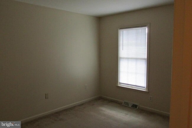 Building Photo - 888 Woodridge Dr
