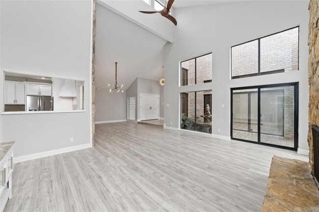 Primary Photo - 700 Bayou Crest Cir