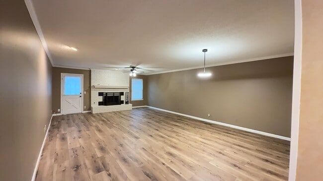 Building Photo - Welcome to this charming 3-bedroom, 2-bathroom duplex located in the vibrant community of Broken ...