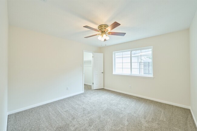 Building Photo - 15854 Knolls Lodge Dr