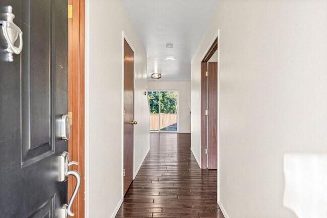 Building Photo - Updated and Spacious 3 Bed Yelm Rental!