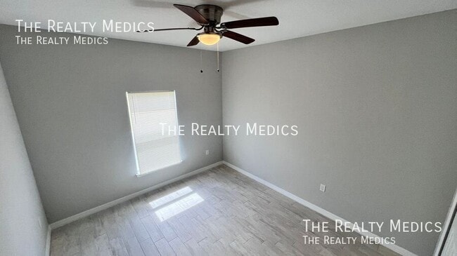 Building Photo - 3299 Bowline Ave