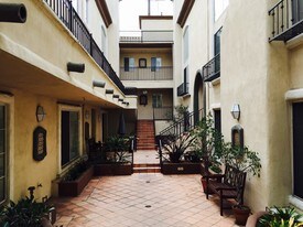 Building Photo - 7120 La Tijera Blvd