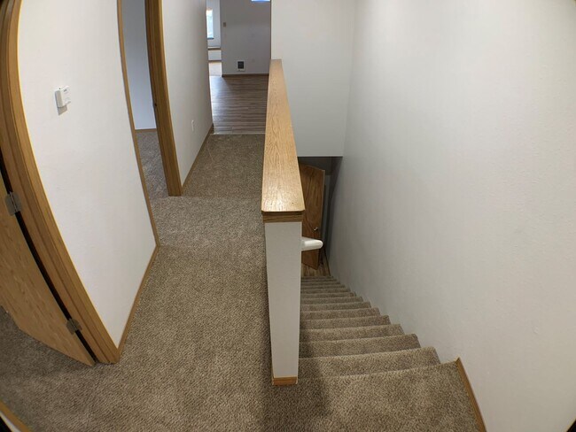 Building Photo - 5235-5237 Springcrest Drive S
