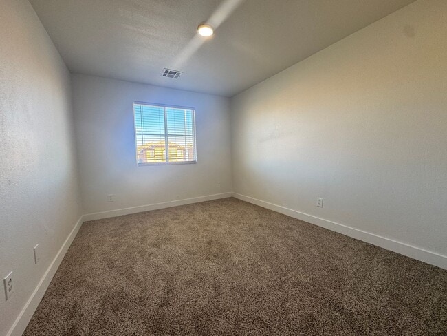 Building Photo - 6339 W Silver Ribbon Ct