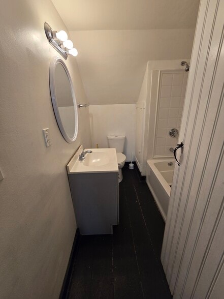 Building Photo - 6 Dixon St