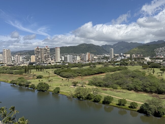 Building Photo - 2421 Ala Wai Blvd