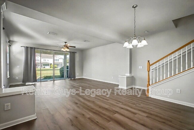 Building Photo - 6986 Roundleaf Dr