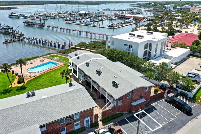 Building Photo - 83 Comares Ave
