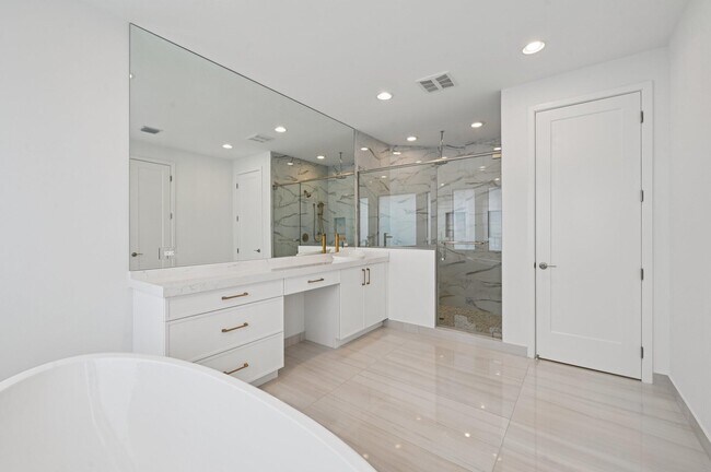 Building Photo - 8107 Crystal Downs Ave
