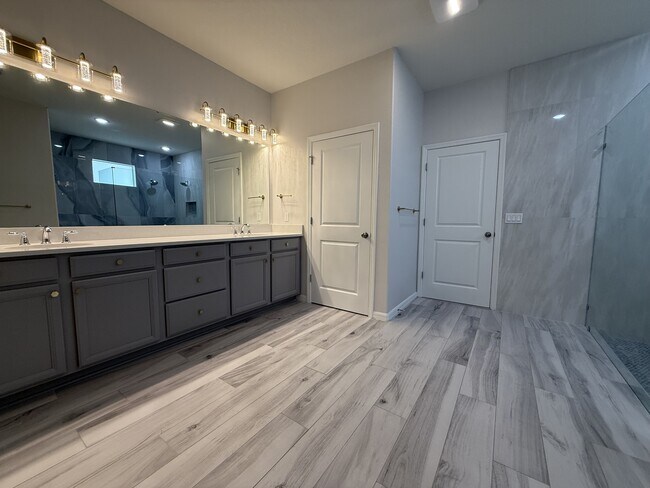 Building Photo - 4753 Ter Blf St