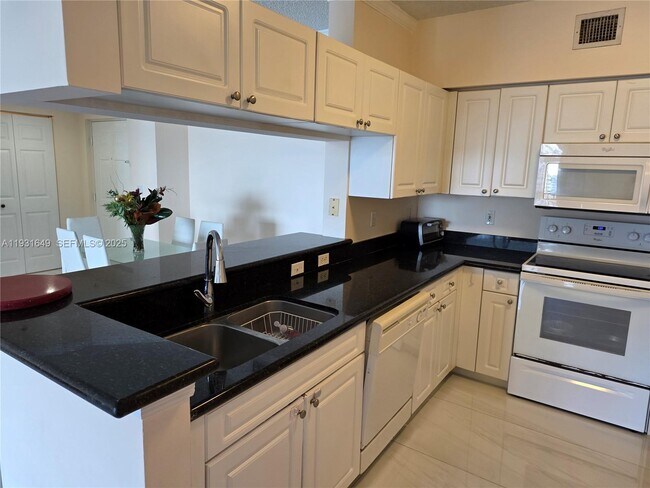 Building Photo - 17150 N Bay Rd