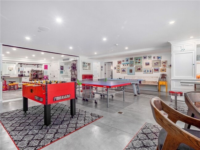 Building Photo - 3403 Laurel Ave