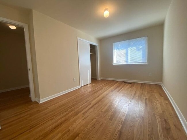 Building Photo - A spacious two bedroom, one and one half bath condo townhouse located in the northern section of ...