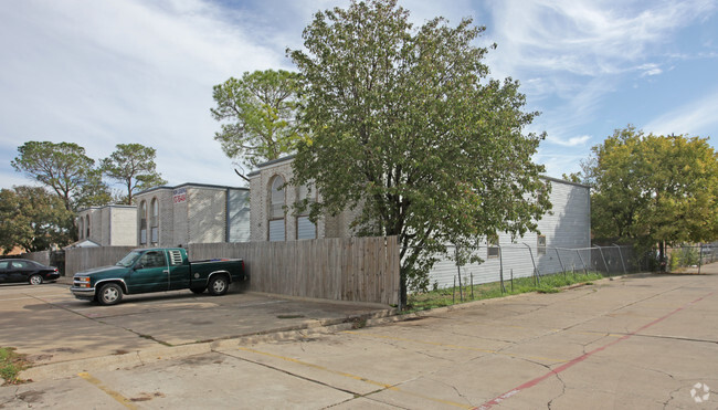 Building Photo - Scholar's Inn