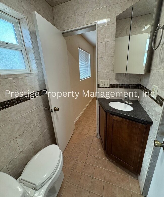 Building Photo - This 4/2 East Side Charmer Wont Last Long!
