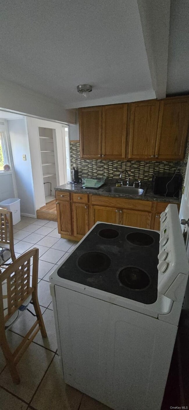 Building Photo - 35 Cedarhurst Ave