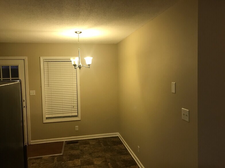 Building Photo - 1018 Poppy Seed Dr