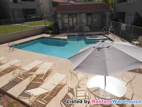 Building Photo - 1840 E Morten Ave