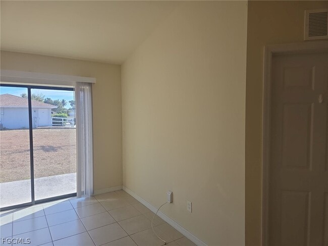 Building Photo - 233 SE 23rd Pl