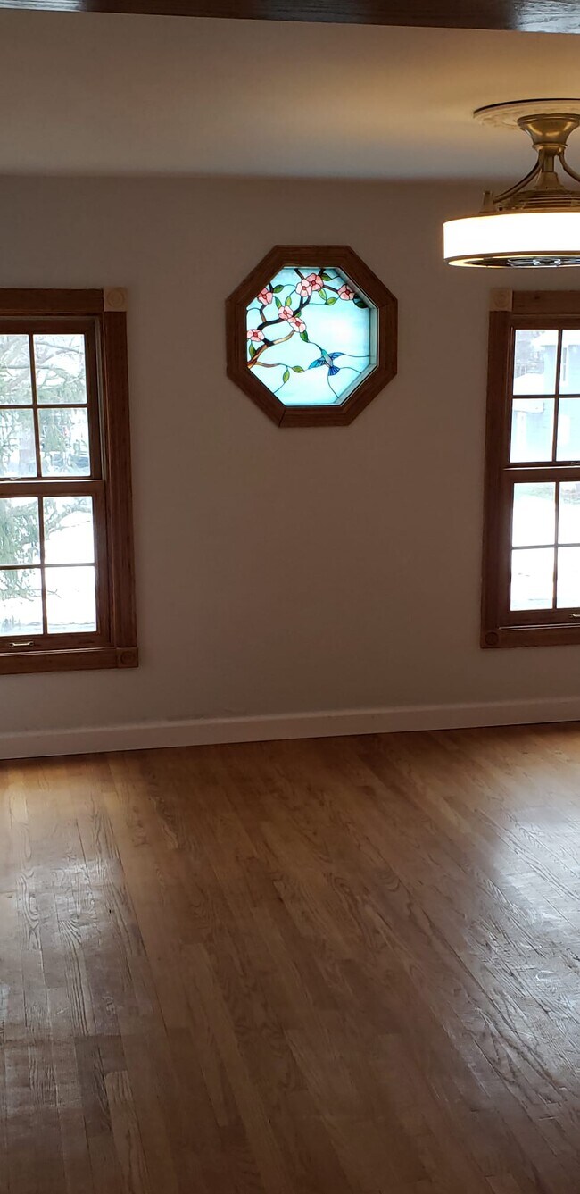 Building Photo - 1112 E Cleveland Ave