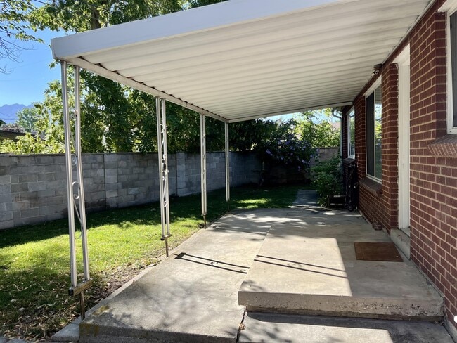 Building Photo - 3375 S Riviera Dr