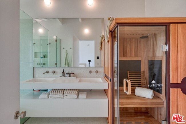 Building Photo - 2262 Stradella Rd