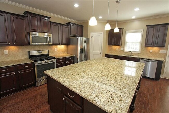 Building Photo - 7605 Lowery Oak Dr
