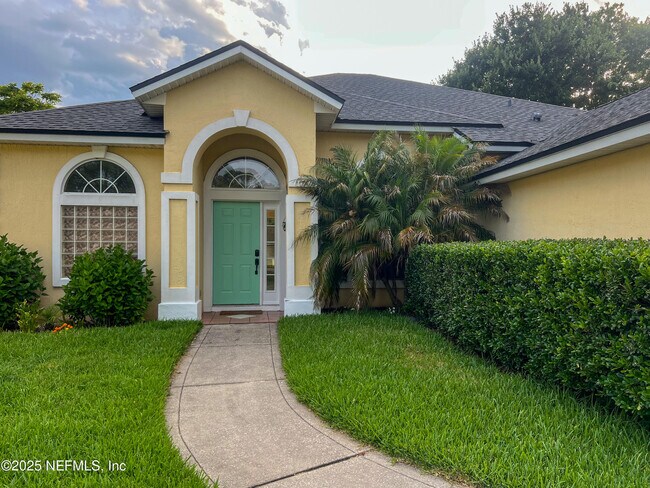 Building Photo - 1704 Tall Tree Dr E