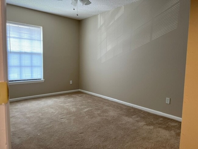 Building Photo - 1514 Manor Dr NE