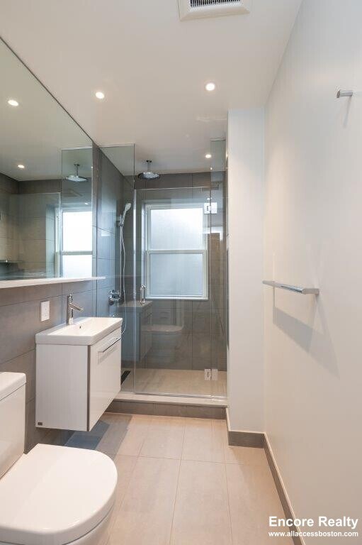 Building Photo - 123 Highland Ave