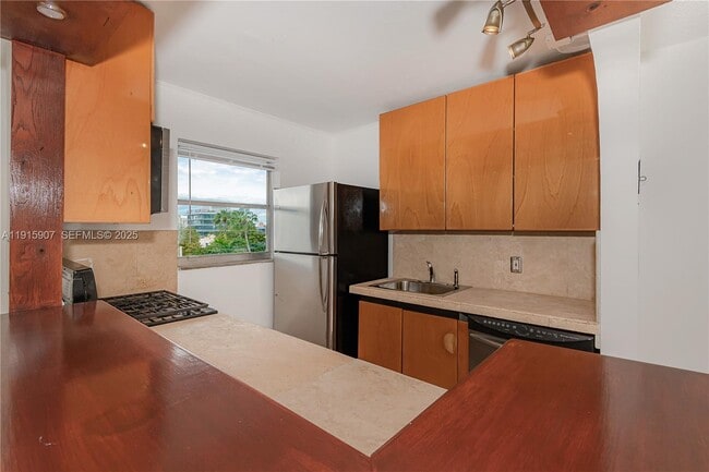 Building Photo - 631 Jefferson Ave