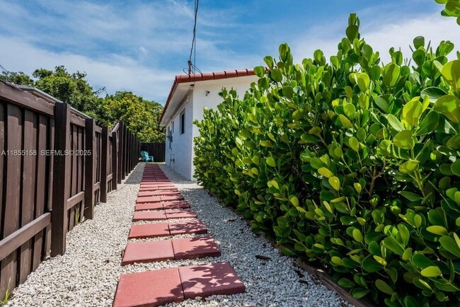 Building Photo - 350 NW 50th St