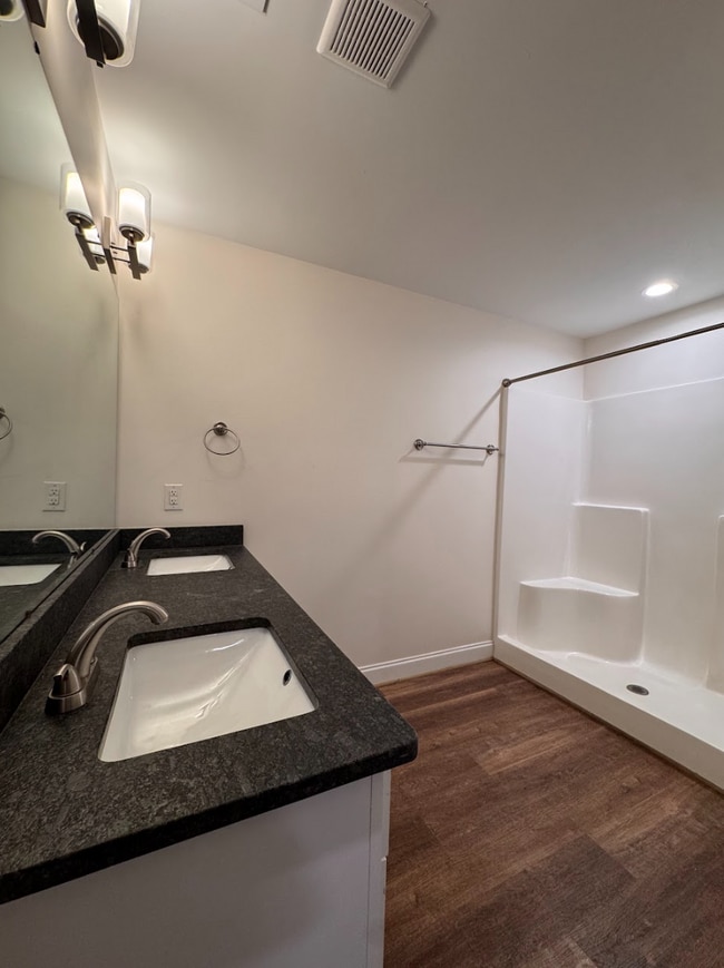Building Photo - STOP SCROLLING! YOUR NEXT HOME IS HERE!