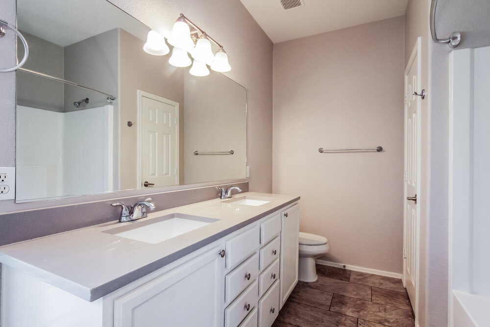 Building Photo - 3134 W Cavedale Dr