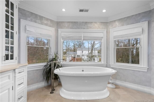 Building Photo - 46 Burr Farms Rd