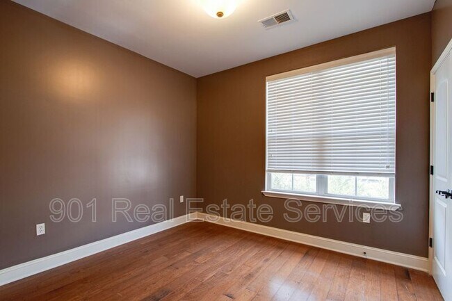 Building Photo - 75 Shoemaker Ct