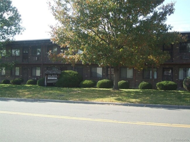 Primary Photo - 633 Oak St