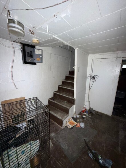 Building Photo - 1718 E Cantrell St