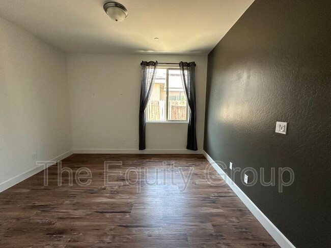 Building Photo - 1724 W Sedona Ave