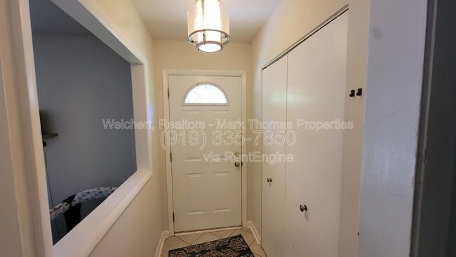 Building Photo - 119 Monterey Ln