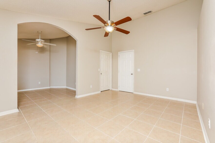 Building Photo - 665 Buckingham Dr
