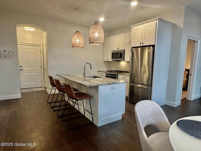 Building Photo - 77 Van Dam St