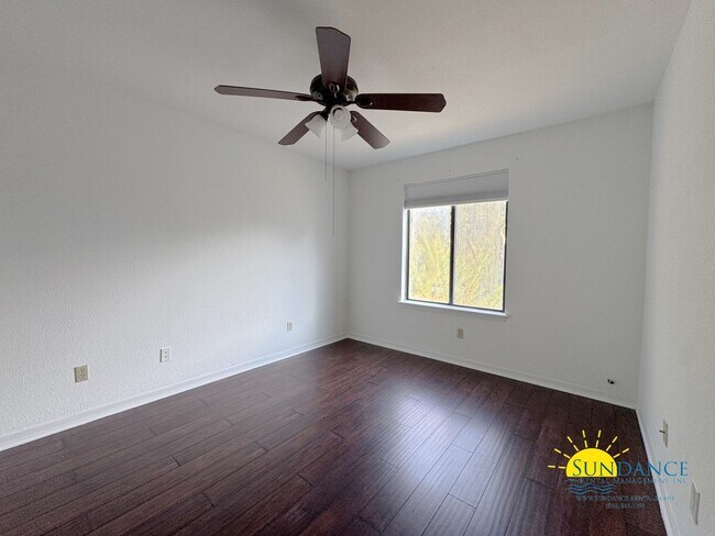 Building Photo - Charming Downtown Condo in Fort Walton Beach!