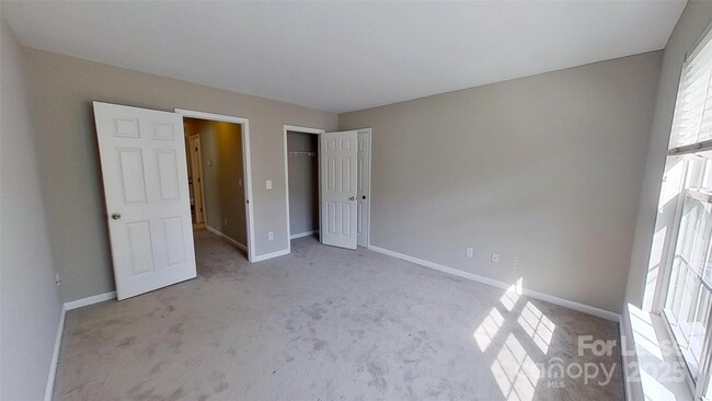 Building Photo - 12111 Carolina Oak Cir