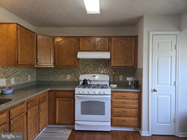 Building Photo - 206 Park Brook Ct