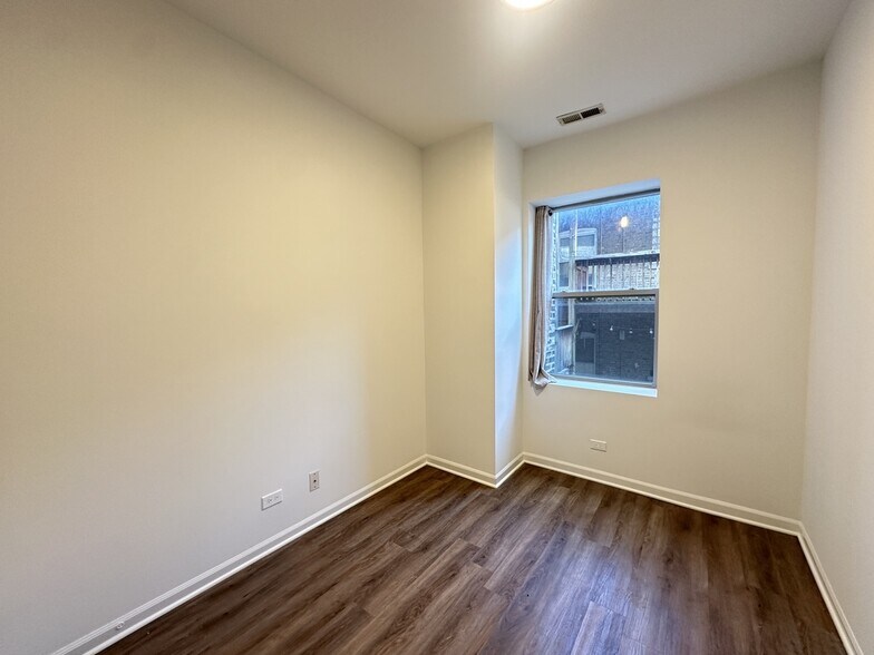 Building Photo - 5054 N Winthrop Ave